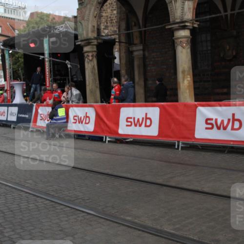 05.10.2025 - 20. swb-Marathon Bremen Yannick Fuchs http://msf.ph/oto/9318212 05.10.2025 11:18:04 Ziel 10808, 10949 meine-sportfotos.de