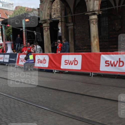05.10.2025 - 20. swb-Marathon Bremen Yannick Fuchs http://msf.ph/oto/9318215 05.10.2025 11:18:05 Ziel 10808 meine-sportfotos.de