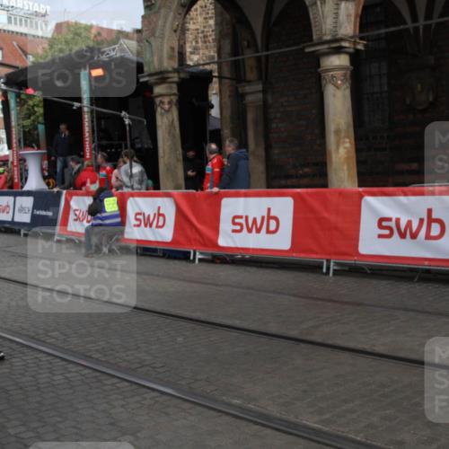 05.10.2025 - 20. swb-Marathon Bremen Yannick Fuchs http://msf.ph/oto/9318222 05.10.2025 11:18:08 Ziel 10808, 11082 meine-sportfotos.de
