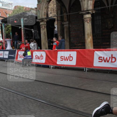 05.10.2025 - 20. swb-Marathon Bremen Yannick Fuchs http://msf.ph/oto/9318226 05.10.2025 11:18:09 Ziel 10808, 11082 meine-sportfotos.de
