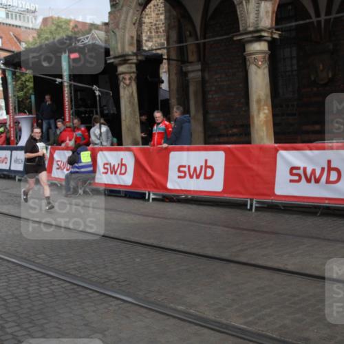 05.10.2025 - 20. swb-Marathon Bremen Yannick Fuchs http://msf.ph/oto/9318228 05.10.2025 11:18:10 Ziel 11082 meine-sportfotos.de
