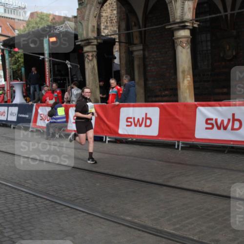 05.10.2025 - 20. swb-Marathon Bremen Yannick Fuchs http://msf.ph/oto/9318230 05.10.2025 11:18:10 Ziel 11082 meine-sportfotos.de