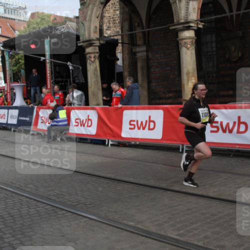 05.10.2025 - 20. swb-Marathon Bremen Yannick Fuchs http://msf.ph/oto/9318232 05.10.2025 11:18:11 Ziel 11082 meine-sportfotos.de