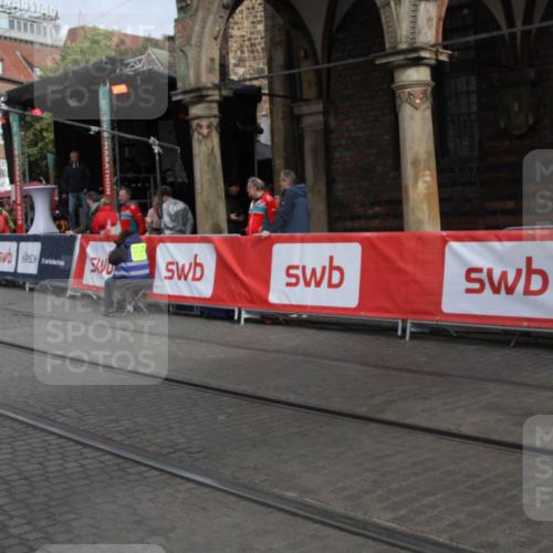 05.10.2025 - 20. swb-Marathon Bremen Yannick Fuchs http://msf.ph/oto/9318234 05.10.2025 11:18:12 Ziel 11082 meine-sportfotos.de