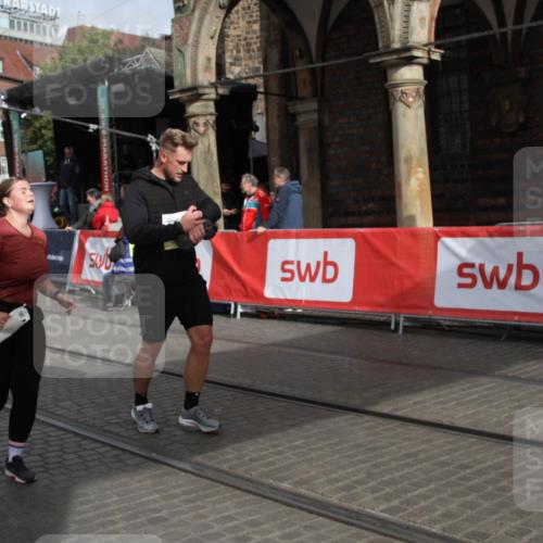 05.10.2025 - 20. swb-Marathon Bremen Yannick Fuchs http://msf.ph/oto/9318259 05.10.2025 11:18:20 Ziel 9348, 9465, 9477, 10198, 10575, 10994 meine-sportfotos.de
