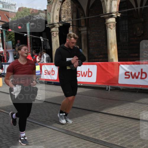 05.10.2025 - 20. swb-Marathon Bremen Yannick Fuchs http://msf.ph/oto/9318260 05.10.2025 11:18:20 Ziel 9348, 9465, 9477, 10198, 10575, 10994 meine-sportfotos.de