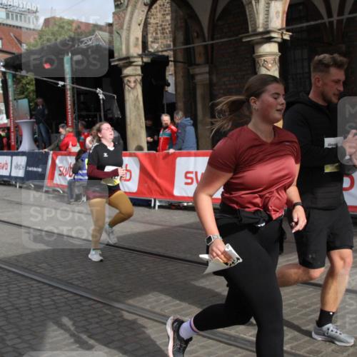 05.10.2025 - 20. swb-Marathon Bremen Yannick Fuchs http://msf.ph/oto/9318262 05.10.2025 11:18:21 Ziel 9348, 9465, 9477, 10198, 10575, 10994 meine-sportfotos.de