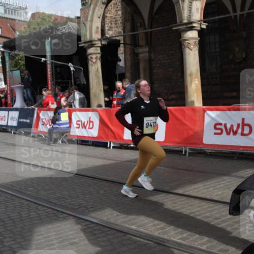 05.10.2025 - 20. swb-Marathon Bremen Yannick Fuchs http://msf.ph/oto/9318263 05.10.2025 11:18:21 Ziel 9348, 9465, 9477, 10198, 10575, 10994 meine-sportfotos.de
