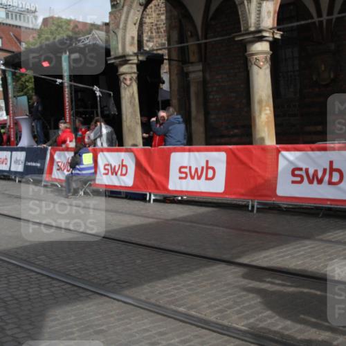 05.10.2025 - 20. swb-Marathon Bremen Yannick Fuchs http://msf.ph/oto/9318265 05.10.2025 11:18:22 Ziel 9348, 9465, 9477, 10198, 10575, 10994 meine-sportfotos.de