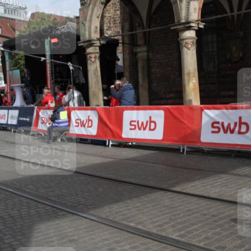 05.10.2025 - 20. swb-Marathon Bremen Yannick Fuchs http://msf.ph/oto/9318266 05.10.2025 11:18:22 Ziel 9348, 9465, 9477, 10198, 10575, 10994 meine-sportfotos.de