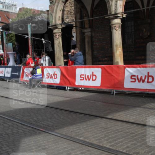 05.10.2025 - 20. swb-Marathon Bremen Yannick Fuchs http://msf.ph/oto/9318267 05.10.2025 11:18:23 Ziel 9348, 10198, 10994 meine-sportfotos.de