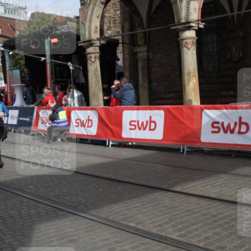 05.10.2025 - 20. swb-Marathon Bremen Yannick Fuchs http://msf.ph/oto/9318268 05.10.2025 11:18:23 Ziel 9348, 10198, 10994 meine-sportfotos.de