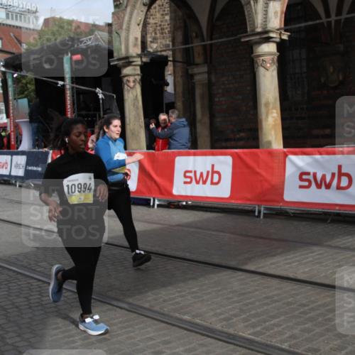 05.10.2025 - 20. swb-Marathon Bremen Yannick Fuchs http://msf.ph/oto/9318271 05.10.2025 11:18:24 Ziel 9348, 10198, 10994 meine-sportfotos.de