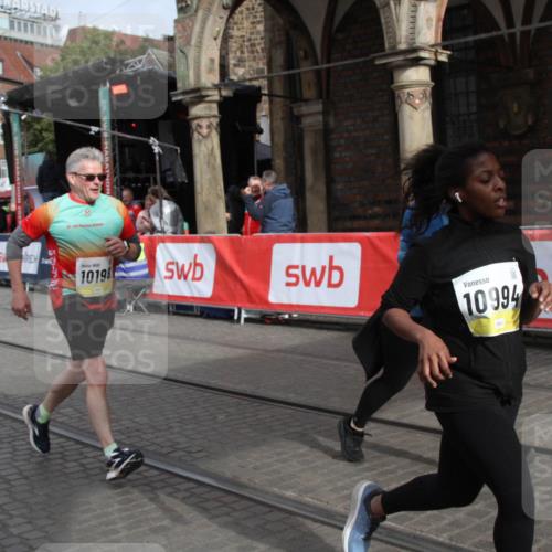 05.10.2025 - 20. swb-Marathon Bremen Yannick Fuchs http://msf.ph/oto/9318273 05.10.2025 11:18:25 Ziel 9348, 10198, 10994 meine-sportfotos.de