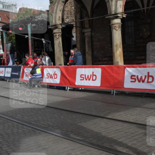 05.10.2025 - 20. swb-Marathon Bremen Yannick Fuchs http://msf.ph/oto/9318276 05.10.2025 11:18:26 Ziel 10198, 10795 meine-sportfotos.de