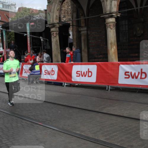 05.10.2025 - 20. swb-Marathon Bremen Yannick Fuchs http://msf.ph/oto/9318289 05.10.2025 11:18:30 Ziel 10795, 11043 meine-sportfotos.de