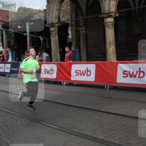 05.10.2025 - 20. swb-Marathon Bremen Yannick Fuchs http://msf.ph/oto/9318290 05.10.2025 11:18:30 Ziel 10795, 11043 meine-sportfotos.de