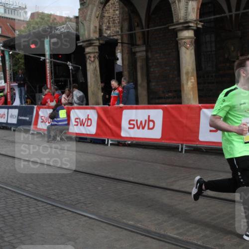 05.10.2025 - 20. swb-Marathon Bremen Yannick Fuchs http://msf.ph/oto/9318293 05.10.2025 11:18:31 Ziel 10795, 11043 meine-sportfotos.de