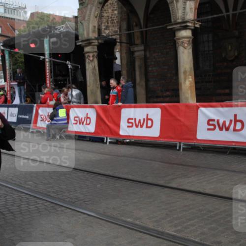 05.10.2025 - 20. swb-Marathon Bremen Yannick Fuchs http://msf.ph/oto/9318298 05.10.2025 11:18:33 Ziel 11043 meine-sportfotos.de