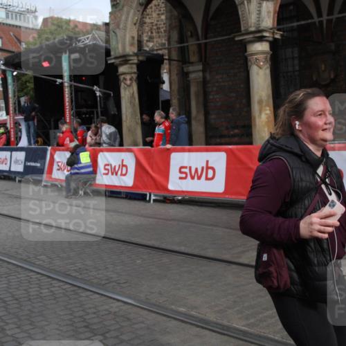 05.10.2025 - 20. swb-Marathon Bremen Yannick Fuchs http://msf.ph/oto/9318302 05.10.2025 11:18:34 Ziel 10076, 11043, 11690 meine-sportfotos.de