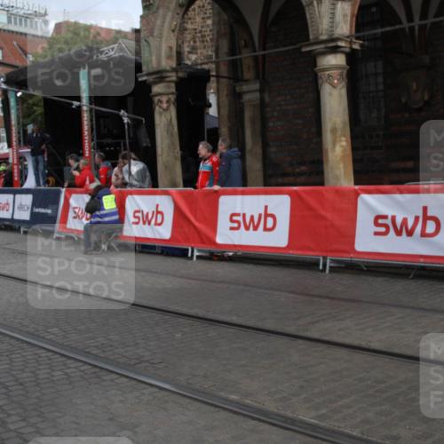 05.10.2025 - 20. swb-Marathon Bremen Yannick Fuchs http://msf.ph/oto/9318305 05.10.2025 11:18:35 Ziel 10076, 11043, 11690 meine-sportfotos.de