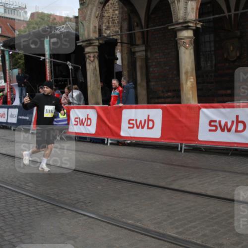 05.10.2025 - 20. swb-Marathon Bremen Yannick Fuchs http://msf.ph/oto/9318312 05.10.2025 11:18:38 Ziel 10076, 10472, 11690 meine-sportfotos.de