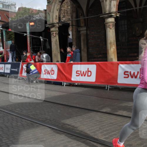 05.10.2025 - 20. swb-Marathon Bremen Yannick Fuchs http://msf.ph/oto/9318318 05.10.2025 11:18:40 Ziel 10076, 10472, 11690 meine-sportfotos.de