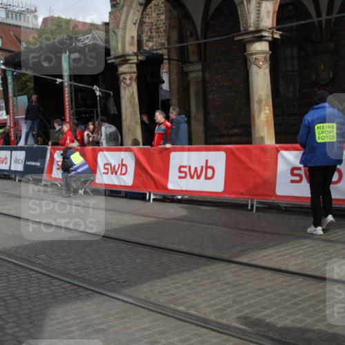 05.10.2025 - 20. swb-Marathon Bremen Yannick Fuchs http://msf.ph/oto/9318320 05.10.2025 11:18:40 Ziel 10076, 10472, 11690 meine-sportfotos.de