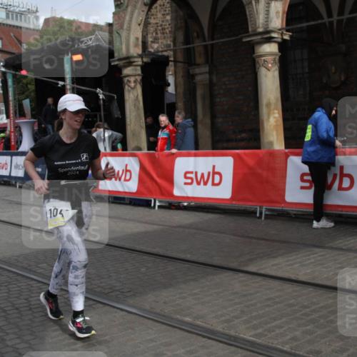 05.10.2025 - 20. swb-Marathon Bremen Yannick Fuchs http://msf.ph/oto/9318322 05.10.2025 11:18:42 Ziel 10472 meine-sportfotos.de
