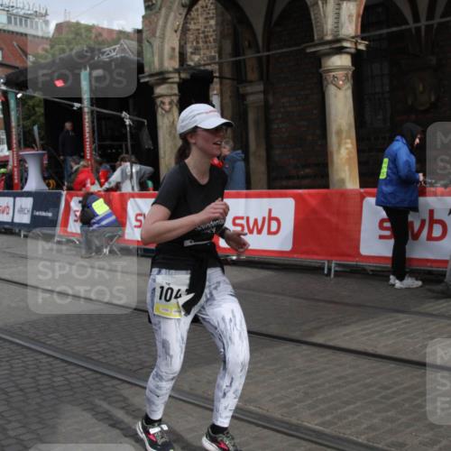 05.10.2025 - 20. swb-Marathon Bremen Yannick Fuchs http://msf.ph/oto/9318323 05.10.2025 11:18:43 Ziel 10472 meine-sportfotos.de