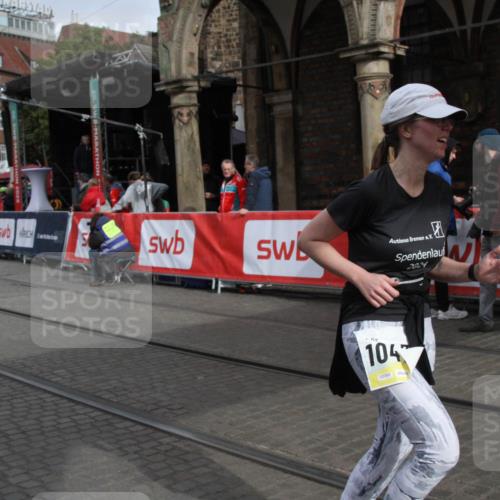 05.10.2025 - 20. swb-Marathon Bremen Yannick Fuchs http://msf.ph/oto/9318324 05.10.2025 11:18:43 Ziel 10472 meine-sportfotos.de