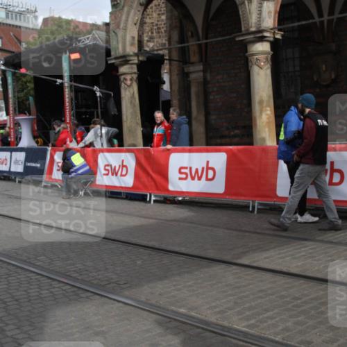 05.10.2025 - 20. swb-Marathon Bremen Yannick Fuchs http://msf.ph/oto/9318325 05.10.2025 11:18:44 Ziel 11480 meine-sportfotos.de