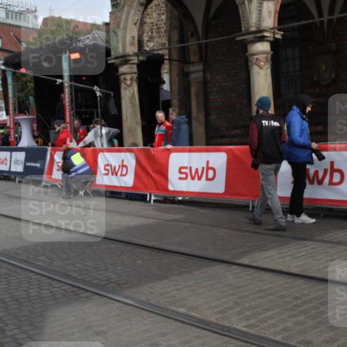 05.10.2025 - 20. swb-Marathon Bremen Yannick Fuchs http://msf.ph/oto/9318327 05.10.2025 11:18:44 Ziel 11480 meine-sportfotos.de