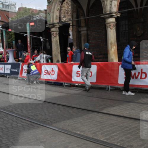 05.10.2025 - 20. swb-Marathon Bremen Yannick Fuchs http://msf.ph/oto/9318332 05.10.2025 11:18:46 Ziel 11480 meine-sportfotos.de