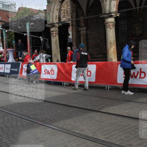 05.10.2025 - 20. swb-Marathon Bremen Yannick Fuchs http://msf.ph/oto/9318333 05.10.2025 11:18:46 Ziel 11480 meine-sportfotos.de
