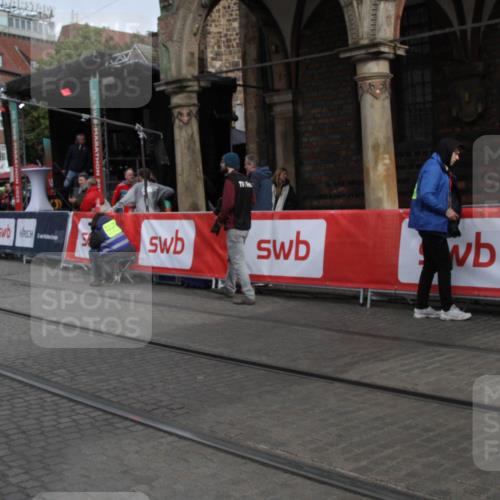 05.10.2025 - 20. swb-Marathon Bremen Yannick Fuchs http://msf.ph/oto/9318336 05.10.2025 11:18:47 Ziel 11480 meine-sportfotos.de