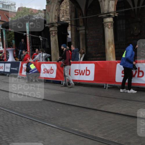 05.10.2025 - 20. swb-Marathon Bremen Yannick Fuchs http://msf.ph/oto/9318337 05.10.2025 11:18:48 Ziel 11480 meine-sportfotos.de