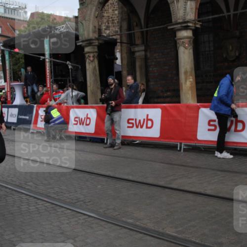 05.10.2025 - 20. swb-Marathon Bremen Yannick Fuchs http://msf.ph/oto/9318340 05.10.2025 11:18:49 Ziel 11480 meine-sportfotos.de