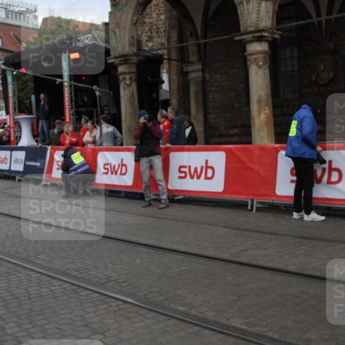 05.10.2025 - 20. swb-Marathon Bremen Yannick Fuchs http://msf.ph/oto/9318351 05.10.2025 11:18:52 Ziel  meine-sportfotos.de