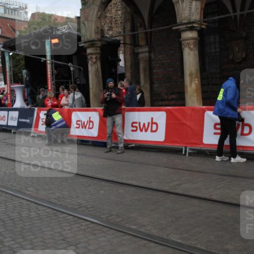 05.10.2025 - 20. swb-Marathon Bremen Yannick Fuchs http://msf.ph/oto/9318354 05.10.2025 11:18:53 Ziel  meine-sportfotos.de