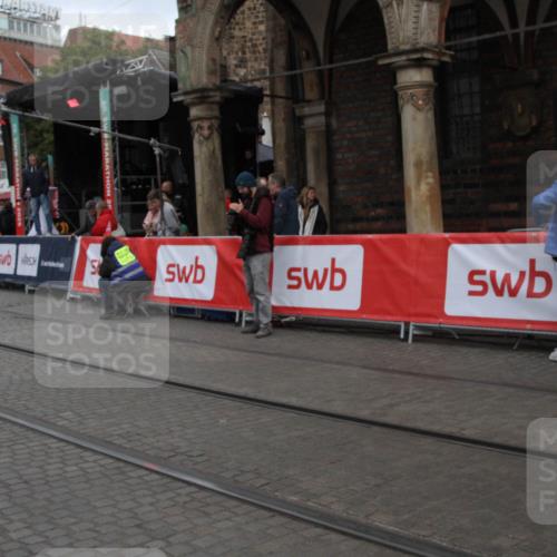 05.10.2025 - 20. swb-Marathon Bremen Yannick Fuchs http://msf.ph/oto/9318357 05.10.2025 11:18:58 Ziel 9691 meine-sportfotos.de