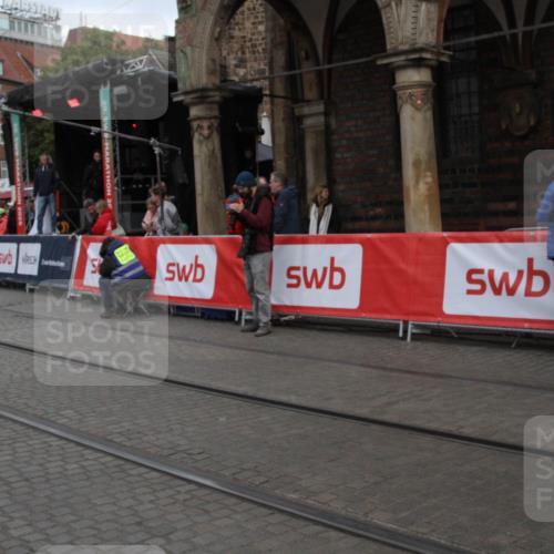 05.10.2025 - 20. swb-Marathon Bremen Yannick Fuchs http://msf.ph/oto/9318359 05.10.2025 11:18:58 Ziel 9691 meine-sportfotos.de