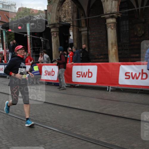 05.10.2025 - 20. swb-Marathon Bremen Yannick Fuchs http://msf.ph/oto/9318360 05.10.2025 11:19:03 Ziel 9691, 11625 meine-sportfotos.de