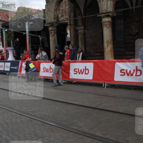05.10.2025 - 20. swb-Marathon Bremen Yannick Fuchs http://msf.ph/oto/9318361 05.10.2025 11:19:10 Ziel  meine-sportfotos.de