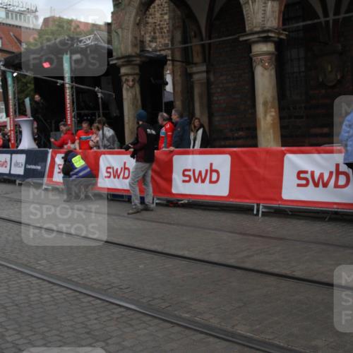 05.10.2025 - 20. swb-Marathon Bremen Yannick Fuchs http://msf.ph/oto/9318363 05.10.2025 11:19:11 Ziel  meine-sportfotos.de