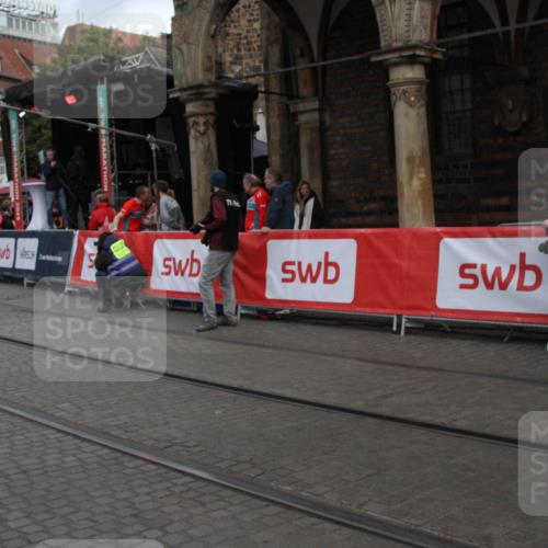 05.10.2025 - 20. swb-Marathon Bremen Yannick Fuchs http://msf.ph/oto/9318366 05.10.2025 11:19:13 Ziel  meine-sportfotos.de