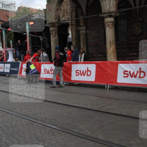 05.10.2025 - 20. swb-Marathon Bremen Yannick Fuchs http://msf.ph/oto/9318368 05.10.2025 11:19:13 Ziel  meine-sportfotos.de