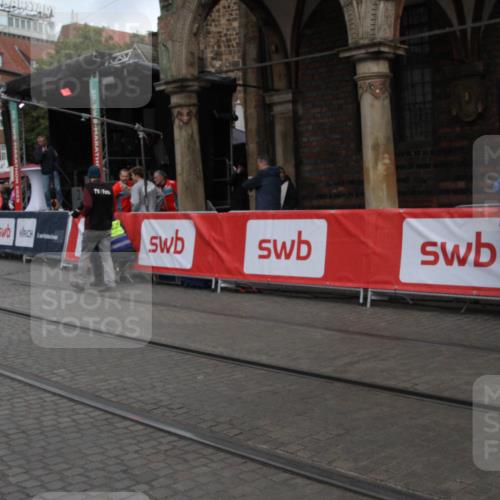 05.10.2025 - 20. swb-Marathon Bremen Yannick Fuchs http://msf.ph/oto/9318376 05.10.2025 11:19:18 Ziel 9247, 10488 meine-sportfotos.de