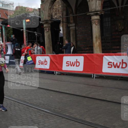 05.10.2025 - 20. swb-Marathon Bremen Yannick Fuchs http://msf.ph/oto/9318378 05.10.2025 11:19:19 Ziel 9247, 10488 meine-sportfotos.de