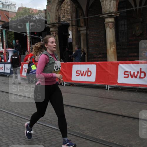 05.10.2025 - 20. swb-Marathon Bremen Yannick Fuchs http://msf.ph/oto/9318380 05.10.2025 11:19:19 Ziel 9247, 10488 meine-sportfotos.de